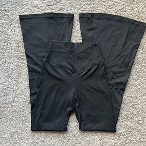 NWOT OFFLINE by Aerie Flared Crossover Leggings women’s size Medium